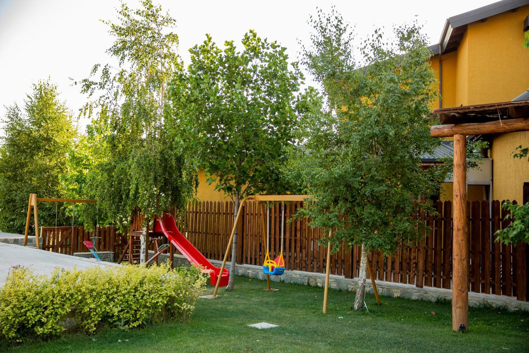 Casa Gace Hotel Корча Екстериор снимка