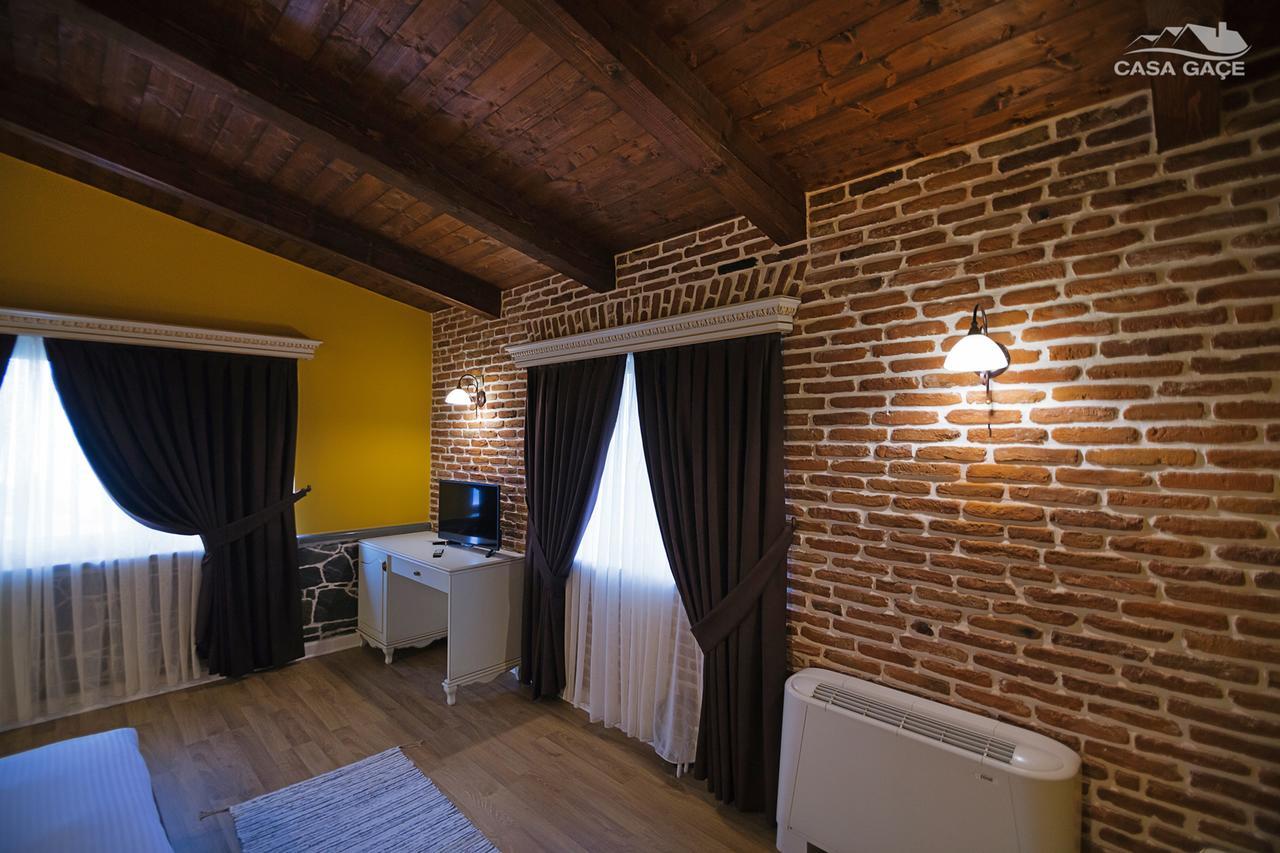 Casa Gace Hotel Корча Екстериор снимка